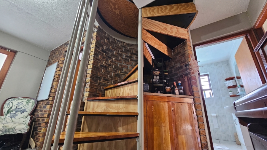 5 Bedroom Property for Sale in Voelklip Western Cape
